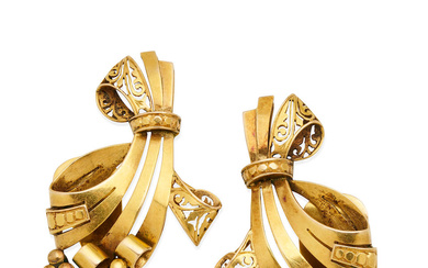 PAIR OF GOLD EARCLIPS