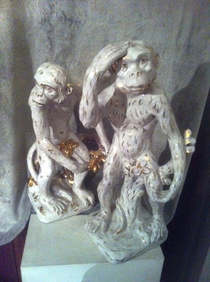 Pair of monkey sculptures - Glazed and gilded terracotta
