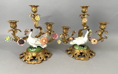 Pair of swans in polychrome porcelain. Mounted in...