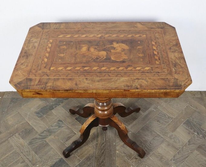 Pedestal table in veneer marquetry, the top decorated with an antique scene depicting a chariot.