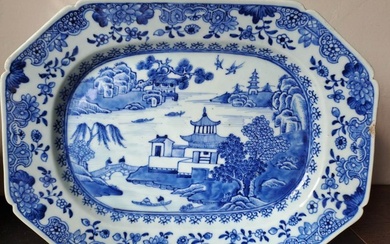 Plate - A fine Qing Dynasty Kangxi period (1622-1722) Chinese Blue and White rectangular charger - Porcelain