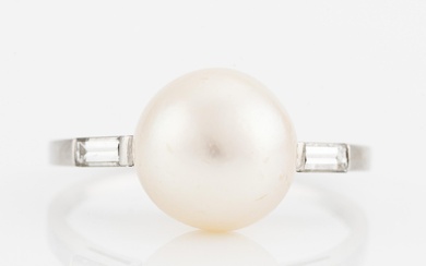 Platinum ring with pearl and baguette-cut diamonds