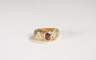 RING in 18k yellow gold set with a...