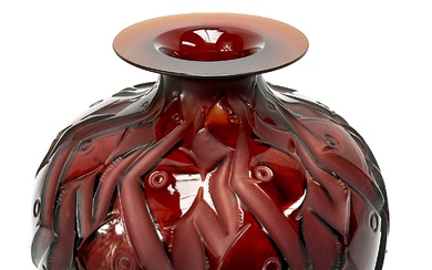 René LALIQUE (1860-1945) Vase «Penthièvre» - le modèle créé en 1928. Épreuve en verre soufflé-moulé...