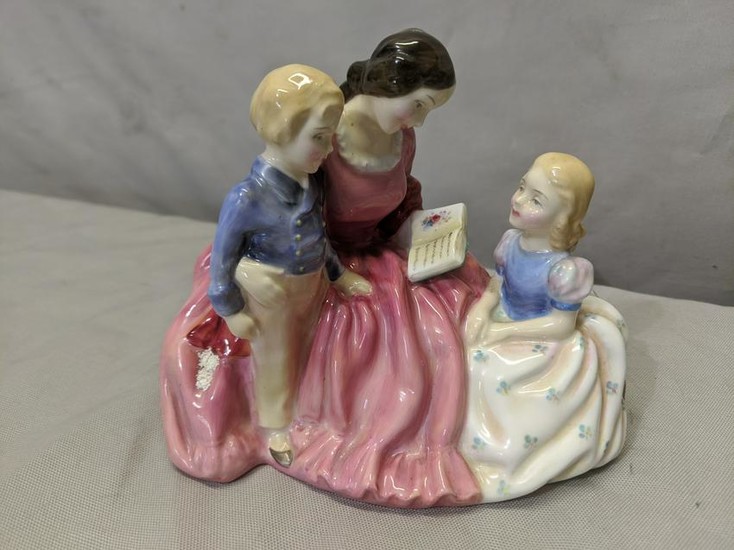 Royal Doulton Porcelain Figurine Bedtime Story HN2059
