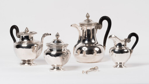 SERVICE In silver 935 thousandth. Composed of a coffee pot, a teapot, a milk jug and a sugar bowl. Of ovoid shape. Empire style. Master goldsmith : Delheid Frères. Numerous shocks. A silver metal sugar tongs from the Washer and Haillez families are...