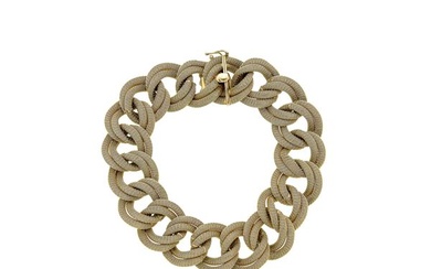 Satin gold bracelet with intertwined links