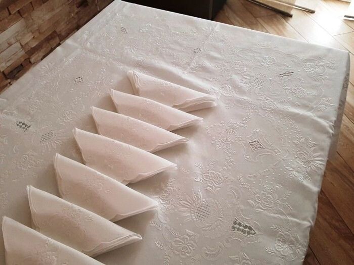 Spectacular!! 100% pure linen tablecloth x 12 with embroidery - 265 x 175 cm - Linen - 21st century