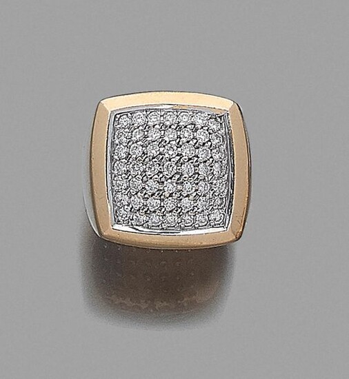 Square signet ring in yellow and white gold (750‰) surmounted by a pavé of brilliant-cut diamonds. French work.