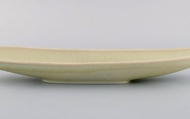 Stig Lindberg (1916-1982) for Gustavsberg. Rare Endive dish in glazed ceramics. Beautiful eggshell