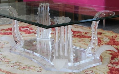 Table rectangulaire, plateau en verre bizeauté piètements proformés,...