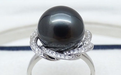 Tahitian Pearl, Rikitea Pearl, Black Beauty, Round, 12.43 mm - Ring - Ring Size: US 8 (Free Resize) - 18 kt. White gold - Diamond