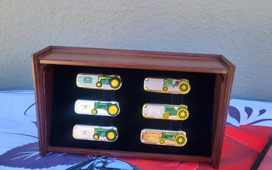 Themed collection - Franklin Mint John Deere Collectible Knives in Display Case - Limited series