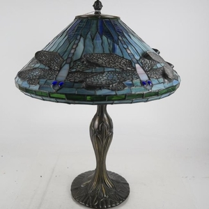 Tiffany-Style Lamp with Dragonfly Shade