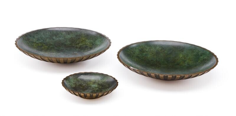 SOLD. Tinos: A pair of circular patinated bronze dishes and a bowl with fluted exterior. Diam. 15 and 29 cm. (3) – Bruun Rasmussen Auctioneers of Fine Art