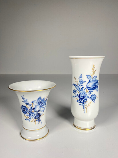 Two small vases from the Meissen manufactory, 1st quality and 3rd quality choice.