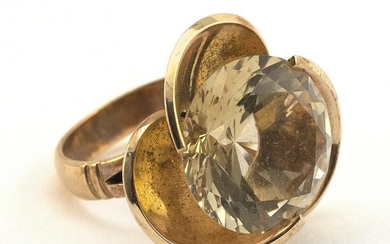 VINTAGE 14KT GOLD AND CITRINE COCKTAIL RING Approx.