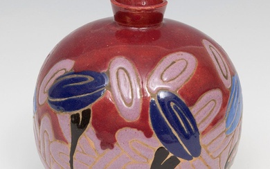 Vase ; LA MAITRISE ; vers 1925. Céramique émaillée et vernissée. Signé sur la base....