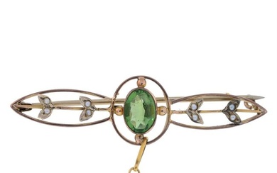 Victorian green garnet-topped-doublet brooch