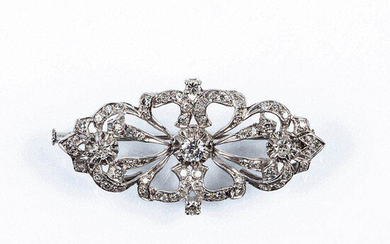 Vintage brooch-pin in white gold, with three centers of...