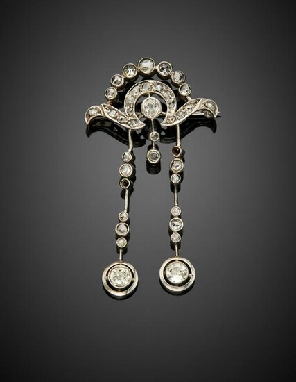 White 9K gold brooch with two pendants ending with a