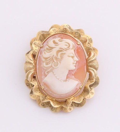 Yellow gold pendant / brooch, 585/000, with cameo. A