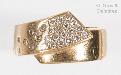 Yellow gold ring, decorated with a ribbon set with brilliant-cut...