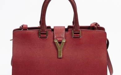 Yves Saint Laurent: A "Chyc Tote" of red calf leather, leather trimmings, gold tone hardware, two handles and a detachable adjustable shoulder strap. – Bruun Rasmussen Auctioneers of Fine Art