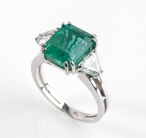 emerald and diamonds gold ring