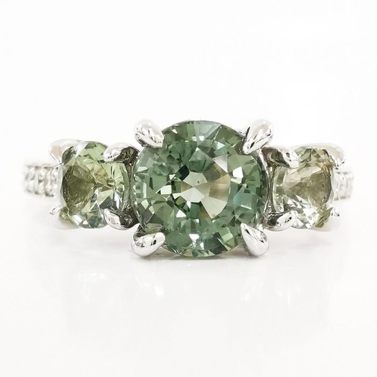 *no reserve*2.60 ct Green Sapphire & 0.20 ct E-G Diamond Designer Ring - 3.49 gr - 14 kt. White gold - Ring - 2.60 ct Sapphire - Diamonds