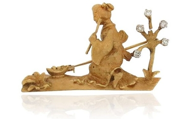 A Japanese style gold brooch, depicting a kneeling...