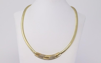 14Kt Yellow Gold Diamonds Necklace.