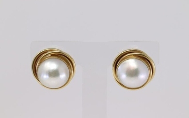 14Kt Yellow Gold Mombay Pearl Earring's.