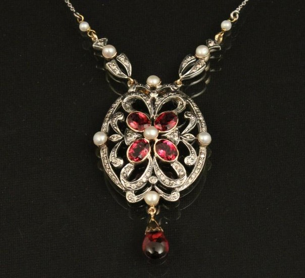 18k Diamond and tourmaline pendant necklace