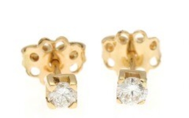 1918/1152 - A pair of diamond ear studs each set with a brilliant-cut diamond totalling app. 0.33 ct., mounted in 18k gold. Clarity: VVS-VS. (2)