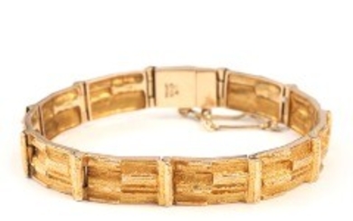 1927/1152 - Lapponia: A 14k satinated gold bracelet. L. app. 18.5 cm. Weight app. 25.5 g. 1975.