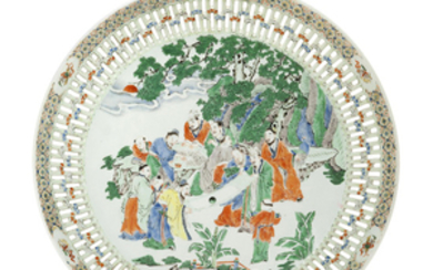 A LARGE FAMILLE VERTE RETICULATED 'SCHOLARS' DISH, 19TH CENTURY