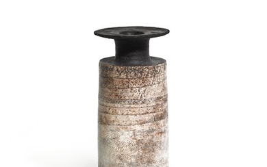CYLINDRICAL VASE WITH DISC, Hans Coper
