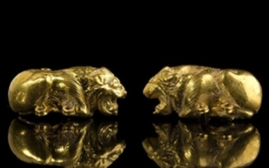 Etruscan Gold Lion-Shaped Belt Hook First half of 6th century...