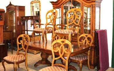 8pc Thomasville walnut and maple dining room set