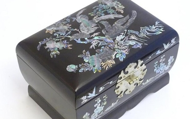 A 20thC Oriental jewellery box with inlaid abalone