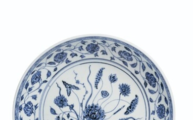 A BLUE AND WHITE 'LOTUS BOUQUET' DISH, YONGLE PERIOD (1403-1425)
