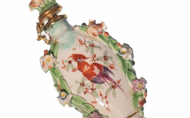 A CHELSEA DERBY SCENT BOTTLE AND STOPPER, CIRCA 1775