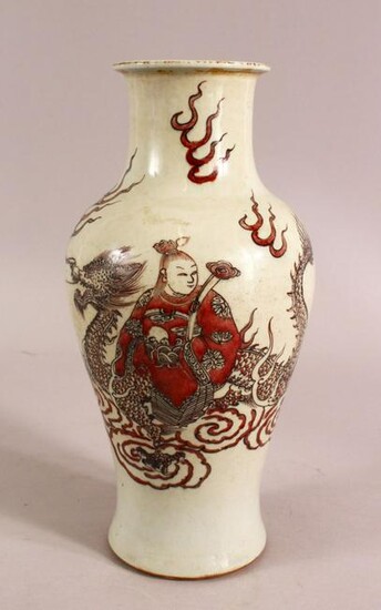 A CHINESE REPUBLIC STYLE FAMILLE ROSE PORCELAIN VASE