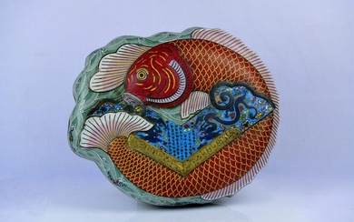 A CLOISONNE ENAMEL 'FISH' BOX AND COVER.MARK OF