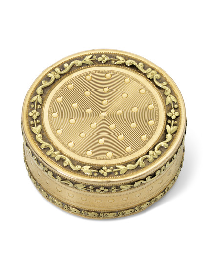 A CONTINENTAL TWO-COLOUR GOLD BONBONNIERE, APPARENTLY UNMARKED, CIRCA 1785