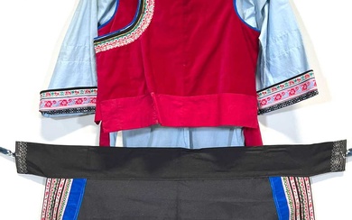 A Chinese Bai traditional costume, with apron