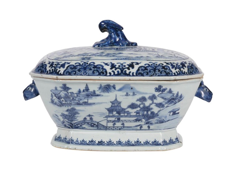 A Chinese Export porcelain blue and white tureen and cover