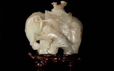 A Chinese carved jade elephant, 17th/18th century