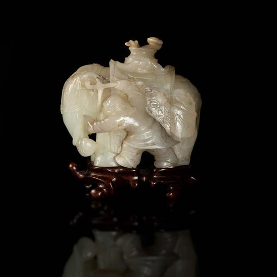A Chinese carved jade elephant, 17th/18th century